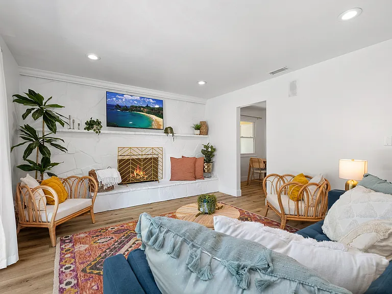 16002 Warren Ln — Photo 25