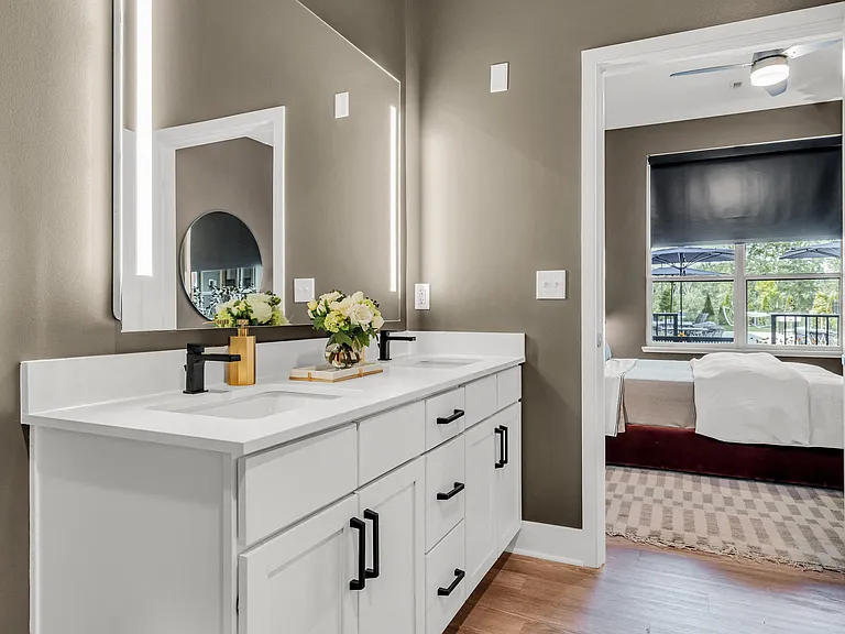 Luxe 360 on Centerpointe — Photo 9