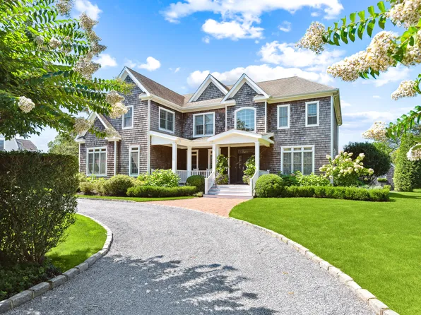 https://photos.zillowstatic.com/fp/1f95a7ac89d3248bb92d94ae4b1f1973-p_e.webp
