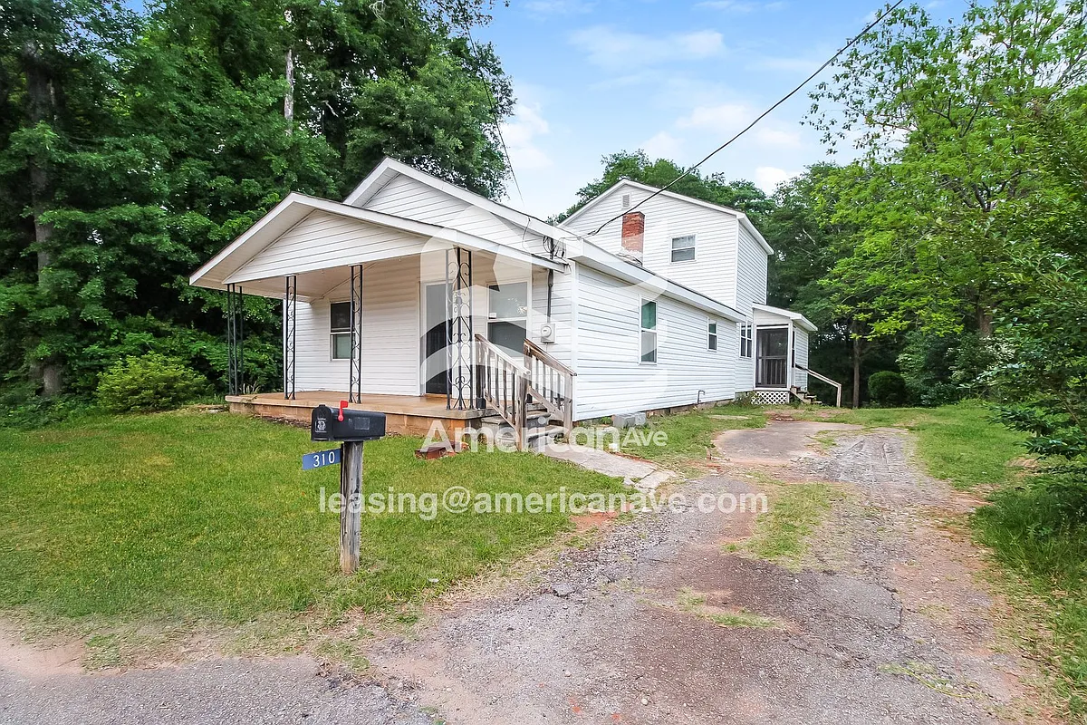 8935_002_front_view_13725379.jpg - 310 N Stribling St