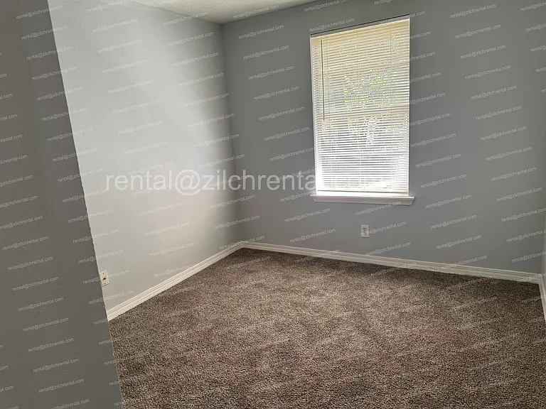 25594 W Spruce St — Photo 10