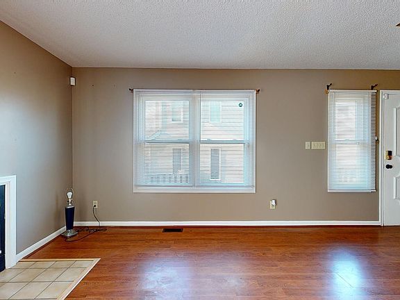 4th image of 45619 Longfields Village Dr