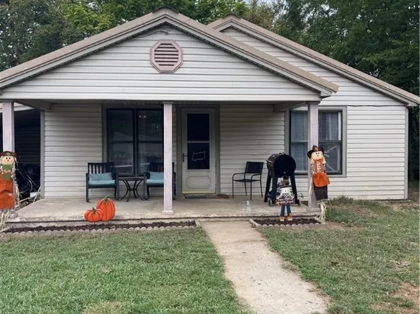 909 W Redwood Ave, Sallisaw, OK 74955