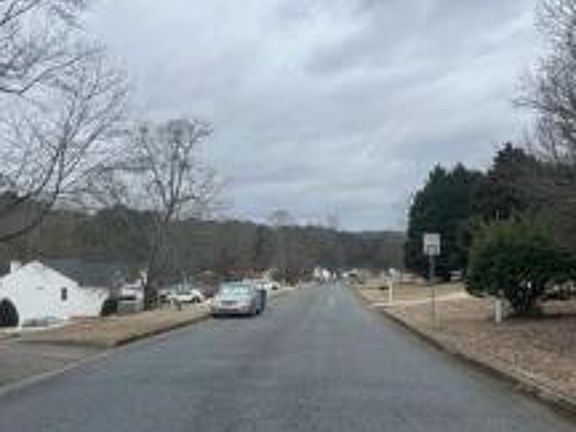 Exterior Neighborhood (street photo)