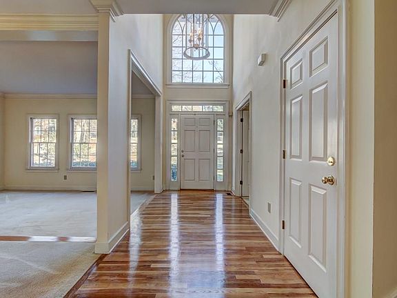 5th image of 3008 Oaktree Ct NE