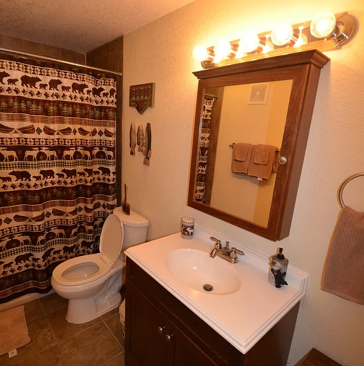 9 Yacht Club Tenderfoot St #414