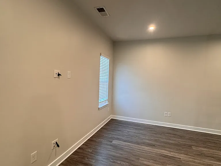 123 Roundtree Dr — Photo 3