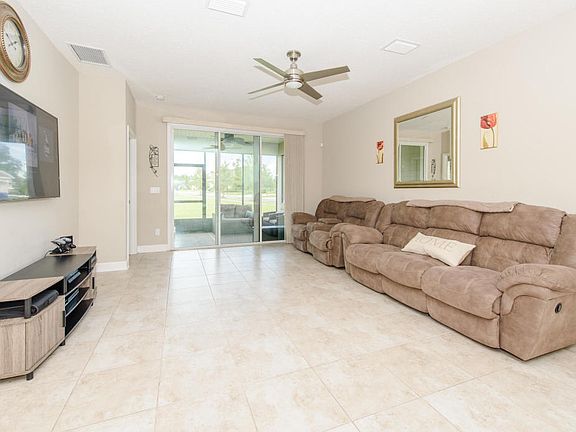5th image of 56 Skylar Ln