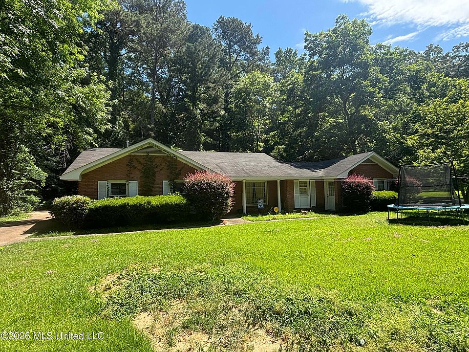 1st image of 706 Park Cir