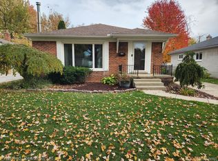 545 Redruth Ave, Clawson, MI 48017