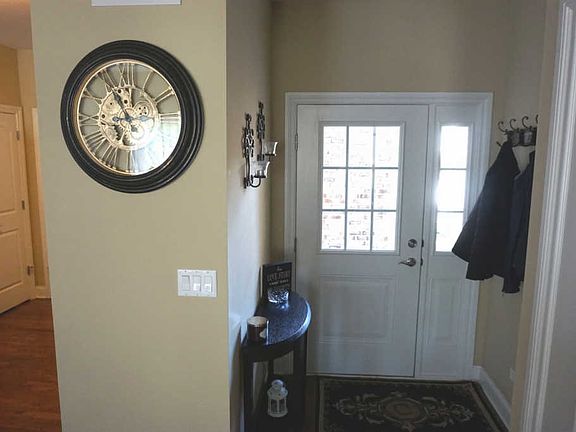 3rd image of 4726 Auvergne Ave #4726