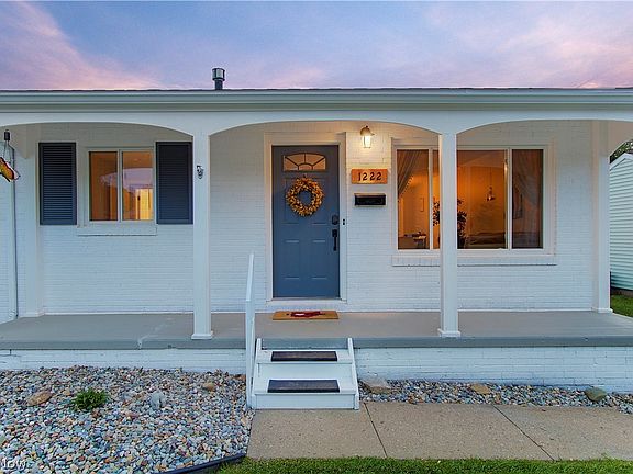 5th image of 1222 Valley Dr NW