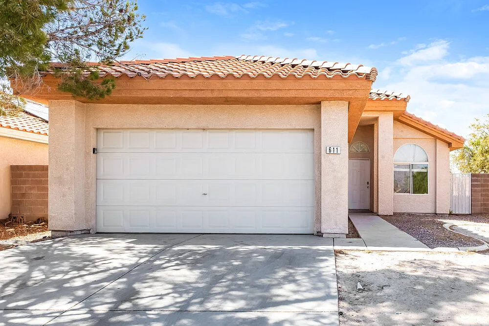 3 bed, 2.0 bath, 1651 sqft, $1,980 — Photo 1