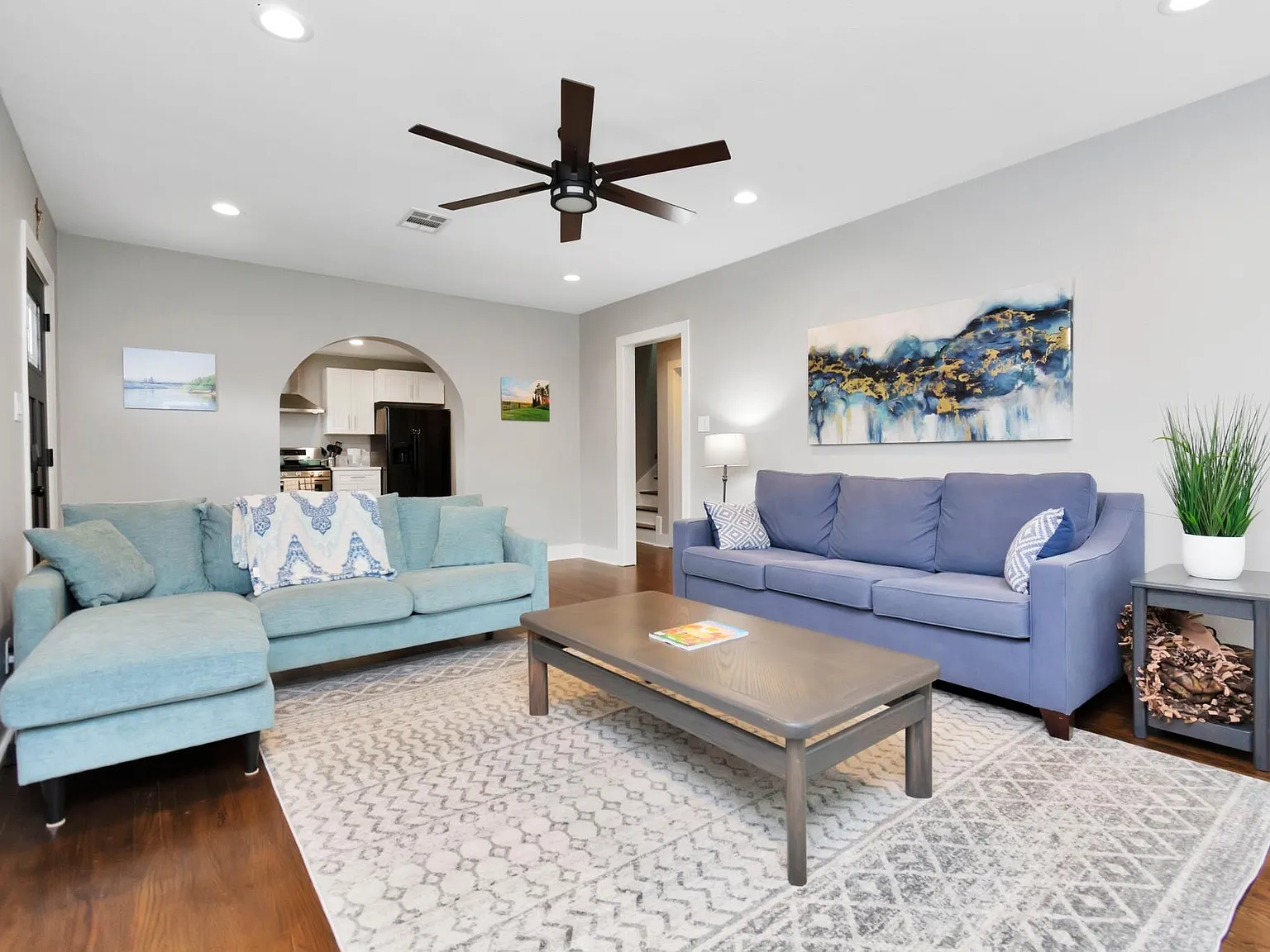 3 bed, 2.0 bath, 2118 sqft, $2,800 — Photo 4