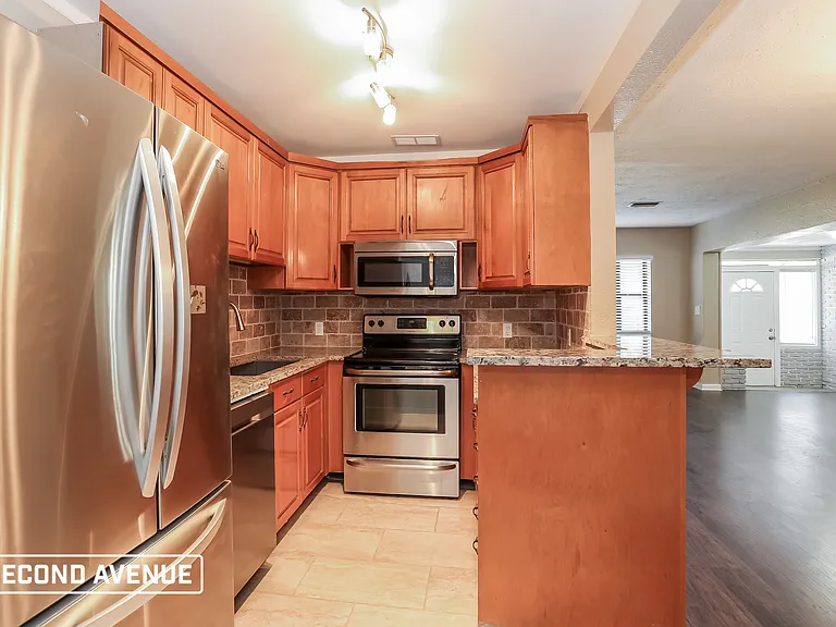 406 Nightingale Rd — Photo 2