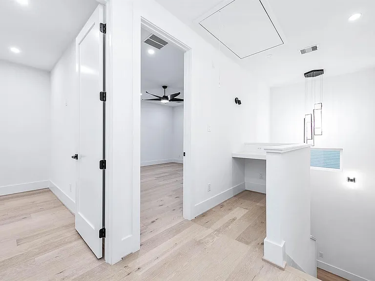 319 N Nagle St — Photo 28