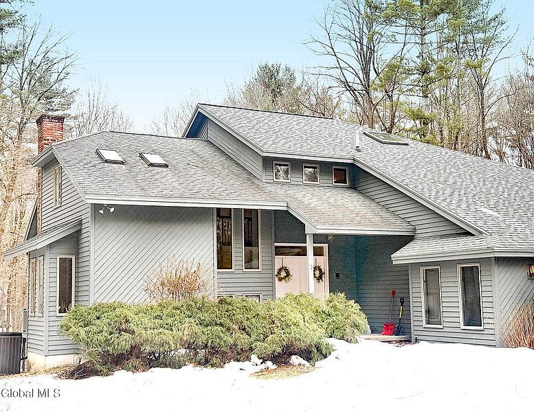 3rd image of 4 Van Court