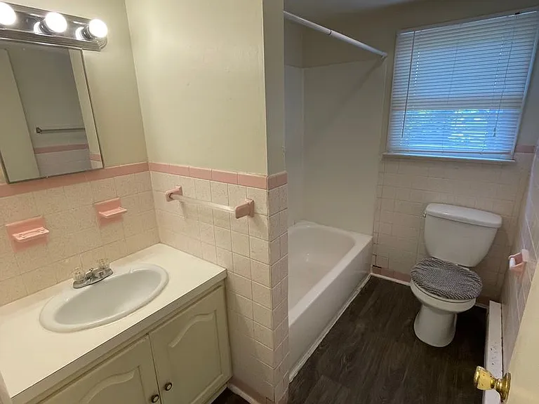 324 N Broad St — Photo 6