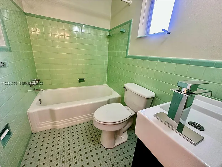 2325 Fillmore St #2 — Photo 9