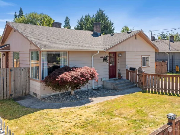 1224 3rd Avenue NW, Puyallup, WA 98371