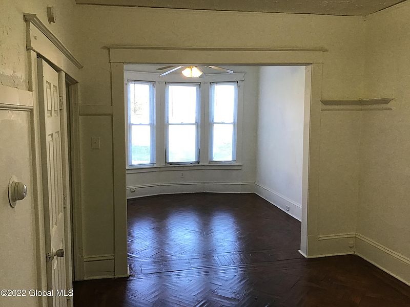 3rd image of 246 Morton Avenue