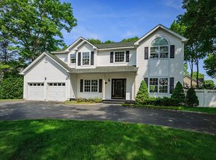 38 Enchanted Forest Rd, Kings Park, NY 11754