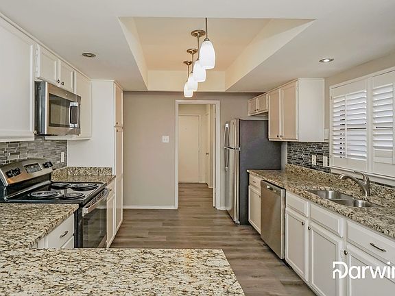3rd image of 3315 Cadbury Dr