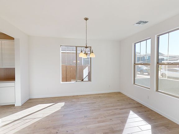 Madera - Yellowwood Interior Image 1