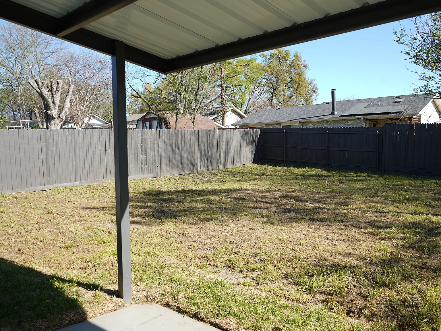 902 Warrington Ct — Photo 2