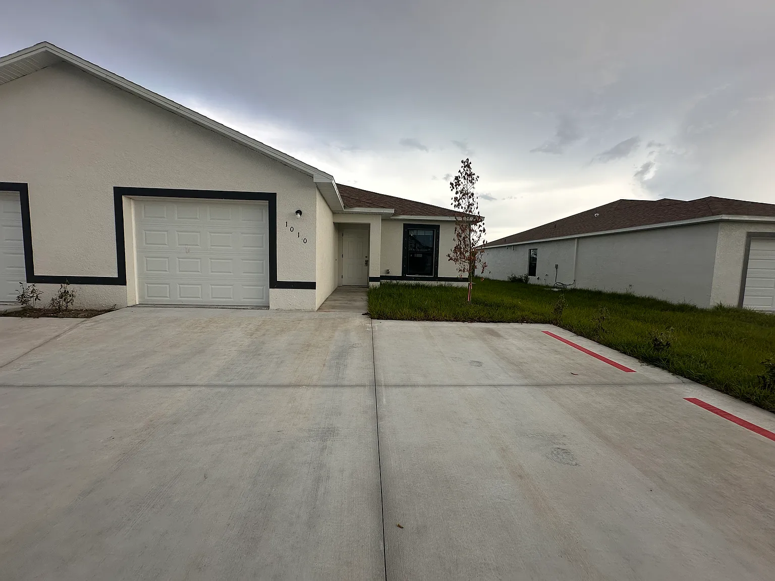 1010 NE 15TH LN — Photo 1