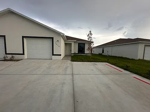 1010 NE 15th Ln Photo 1