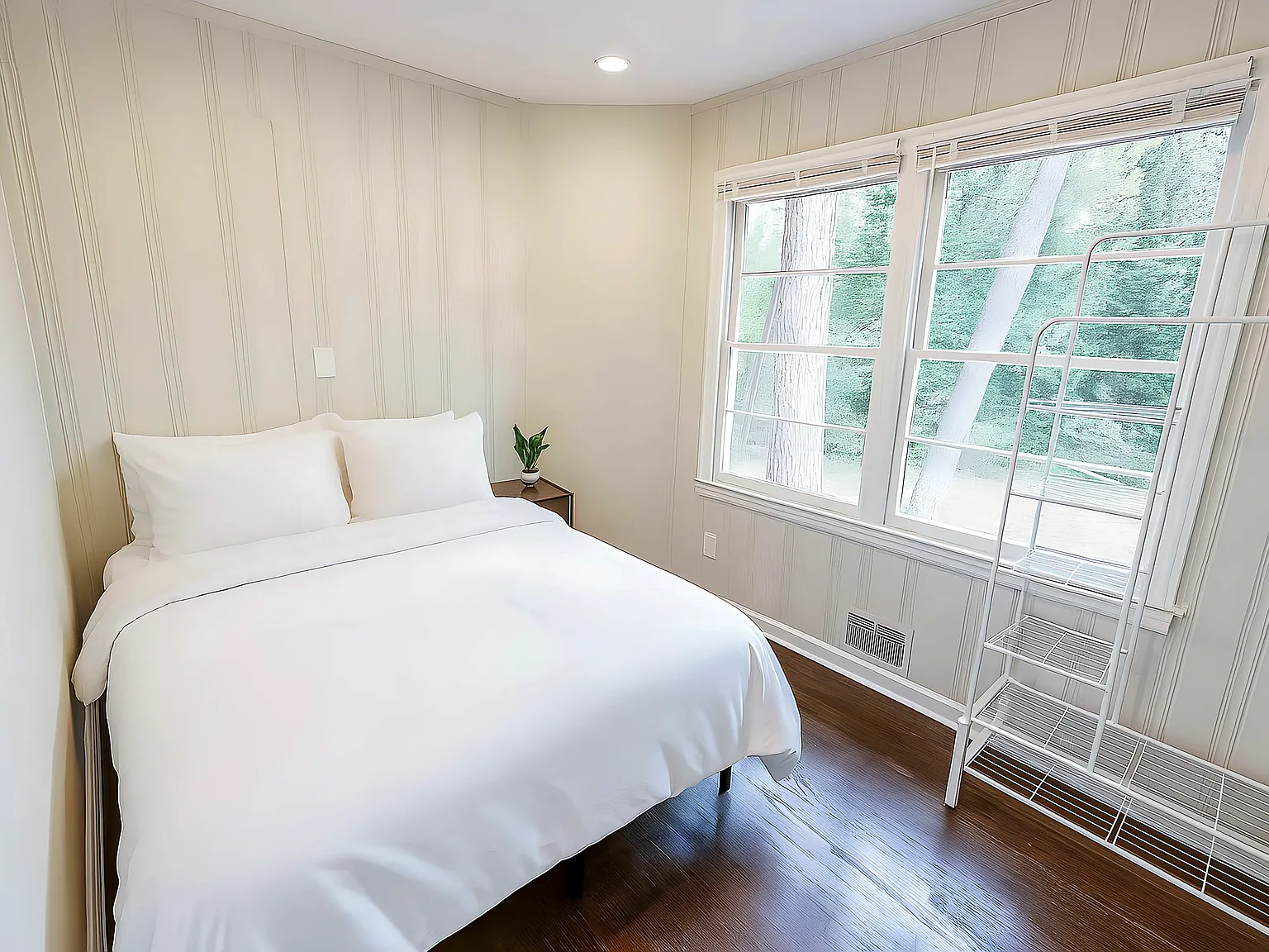 4 bed, 4.0 bath, 2100 sqft, $680 — Photo 1
