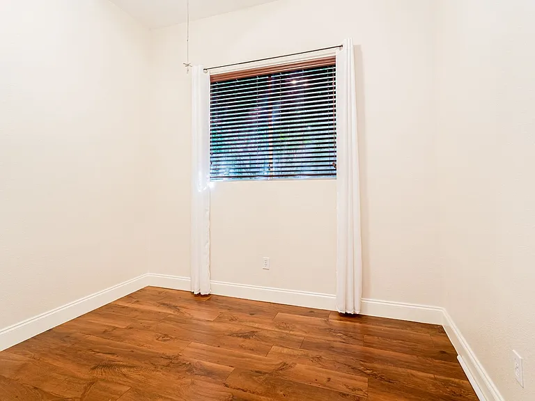 2109 Castle View Dr — Photo 13