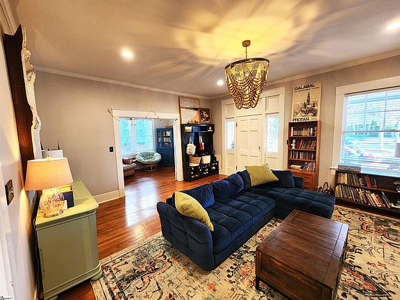 5th image of 530 Norwood St