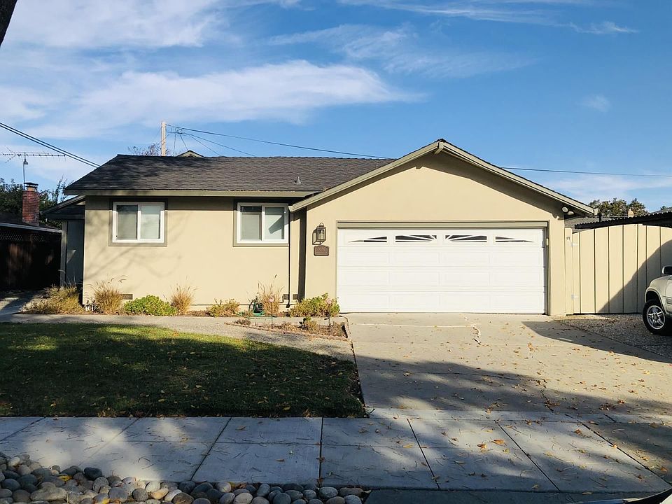 1st image of 3076 Woodcrest Dr