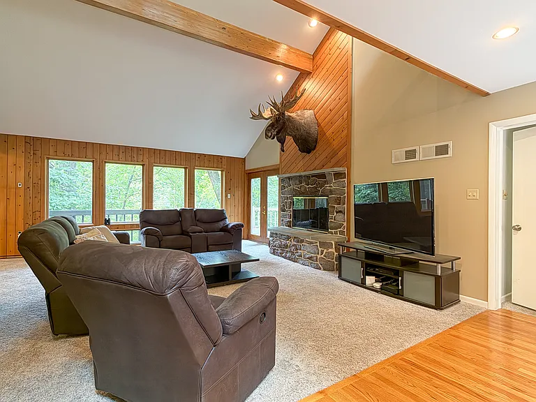 133 E Woods Dr — Photo 4