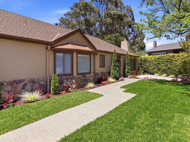 3 Kennedy Pl — Photo 1