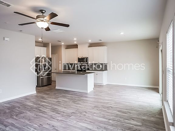 3rd image of 1404 Flathead River Ln SW