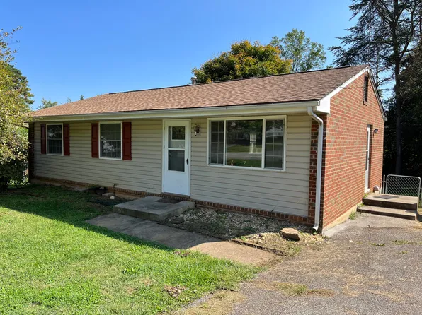 2938 Creekwood Dr, Salem, VA 24153