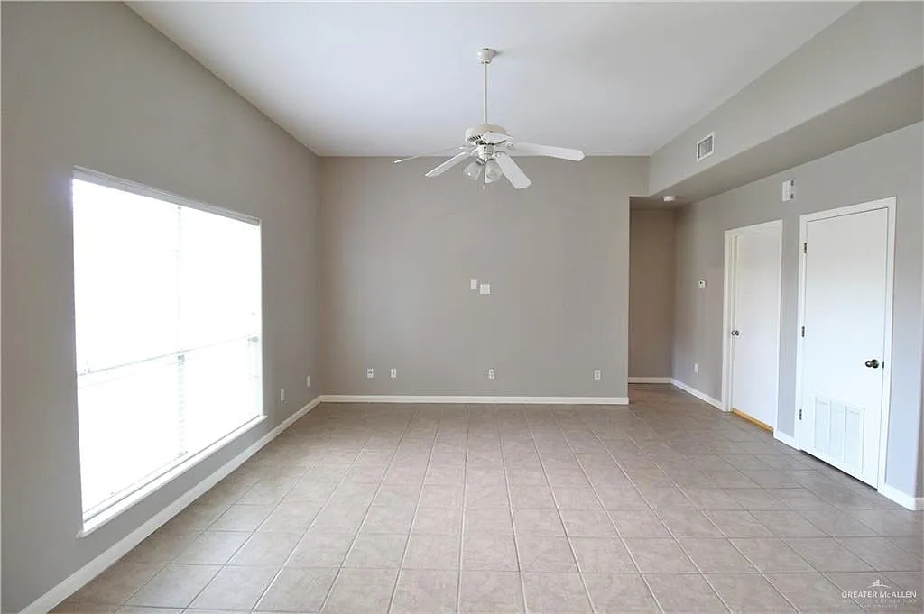 3 bed, 2.5 bath, 1743 sqft, $1,695 — Photo 4