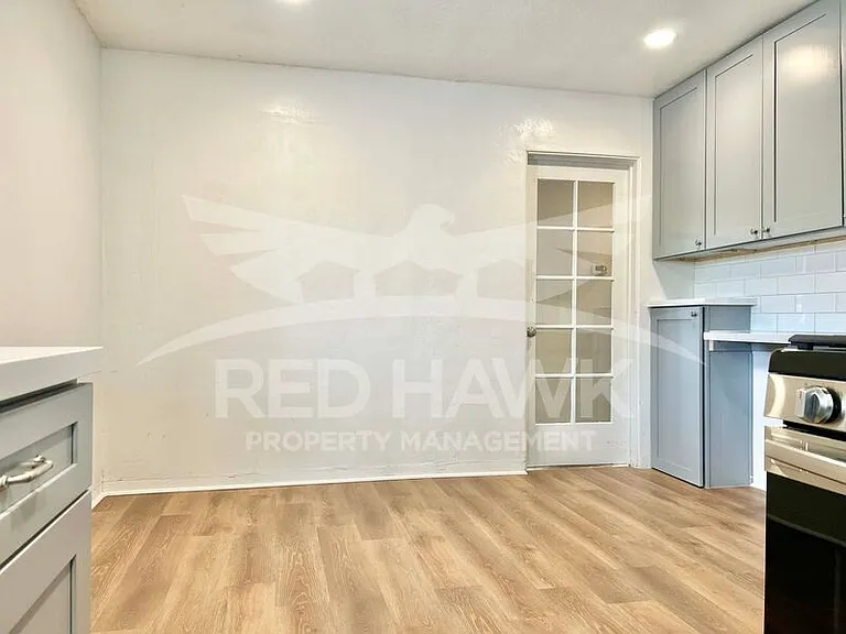751 W 3rd Pl — Photo 9