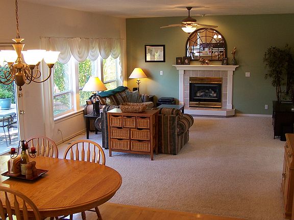 Family Room w/Fireplace