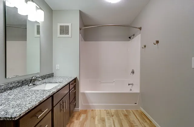 Large Main Bath Large Main Bath