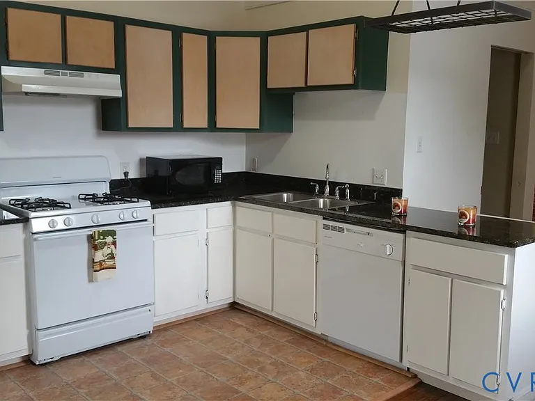 408 W Marshall St #3 — Photo 4