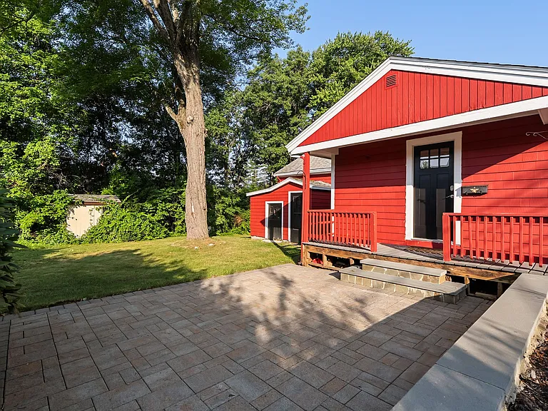 17 Scott Ave — Photo 35