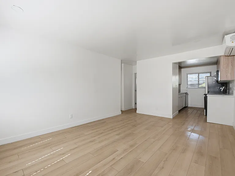4553 North Ave #4551.5 — Photo 3