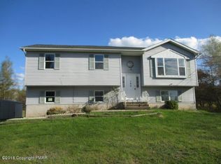 144 Center Dr, Blakeslee, PA 18610
