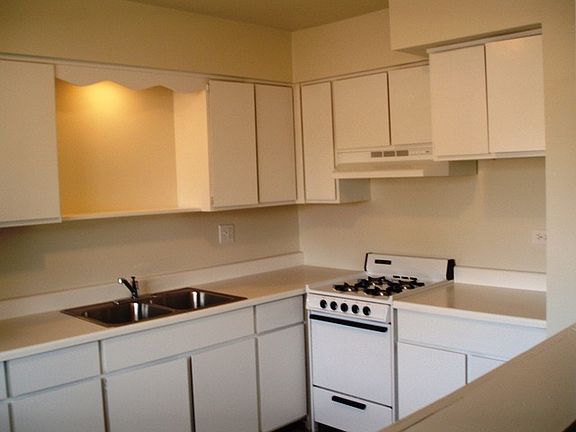 4th image of 577 Sidney Ave Unit 3B