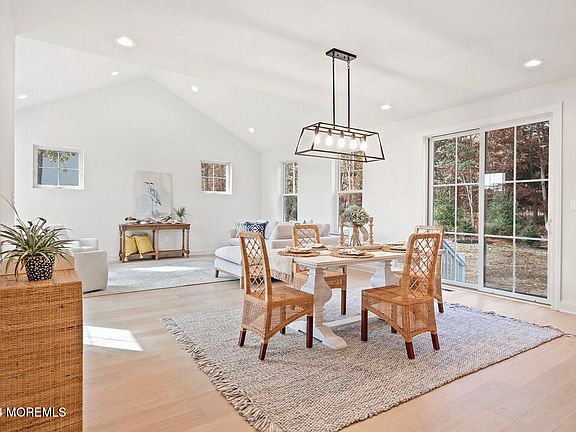 5th image of 15 Blue Heron Lane