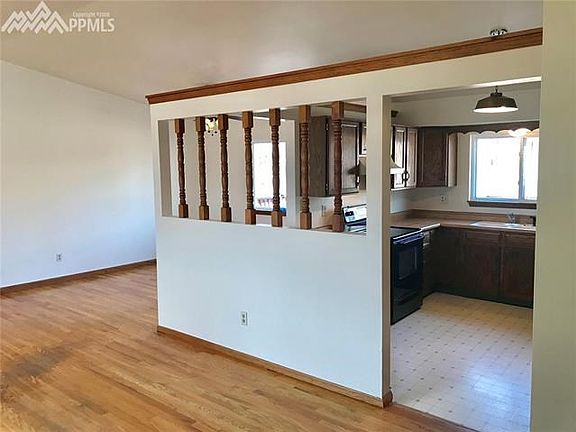 Kitchen has newer Range/Stove, Dishwasher and Refrigerator